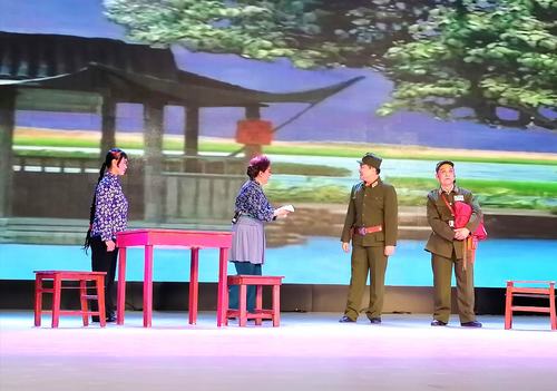 现代京剧《沙家浜》第四场《智斗》