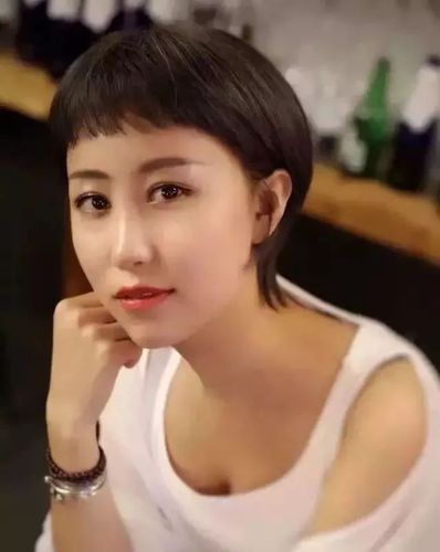 日系眉上刘海短发发型图片 眉上刘海短发 女生眉上刘海短发型