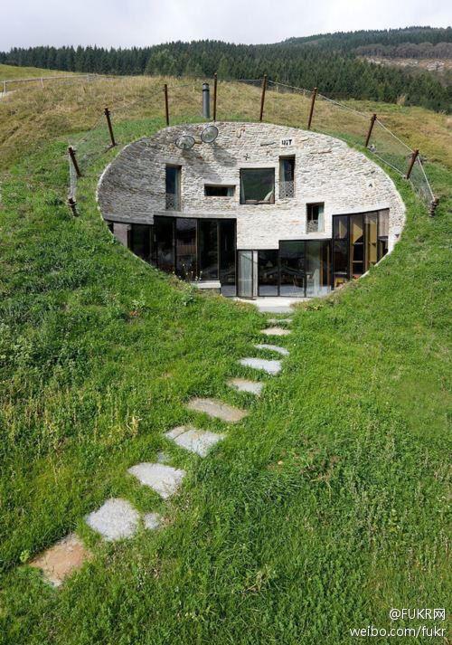 瑞士的一家地下房屋