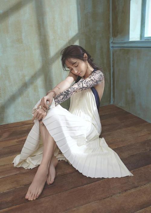 姚笛晒脚丫美貌如旧