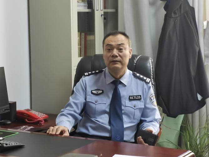 公安灞桥分局陈剑同志到派出所检查督导创文和信访工作
