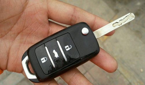 那么长安cs75的钥匙怎么换电池了,下面我们一起来看车百科网详解.