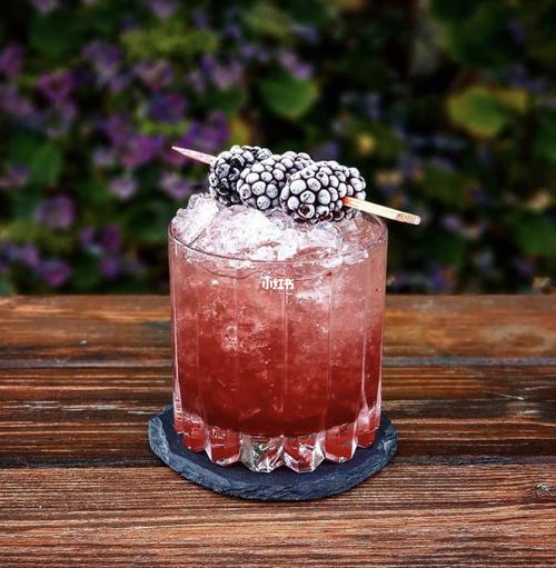 五十三杯——荆棘(bramble)_鸡尾酒_金酒_利口酒_采摘