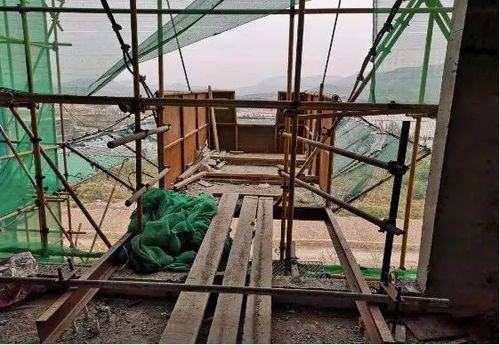 卸料平台缺少防护