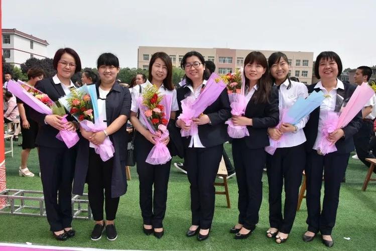 瑞泉中学举行2018届成人仪式暨毕业典礼