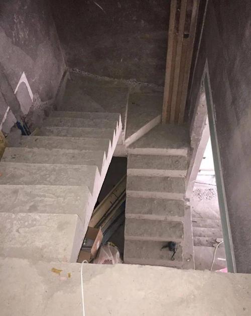 石材双跑楼梯的基础和玻璃栏杆的做法有哪几种方式呢?