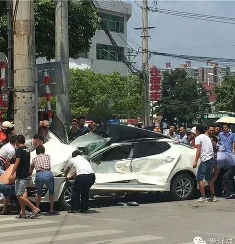 因经济纠纷洋县男子驾铲车撞小车一死一伤