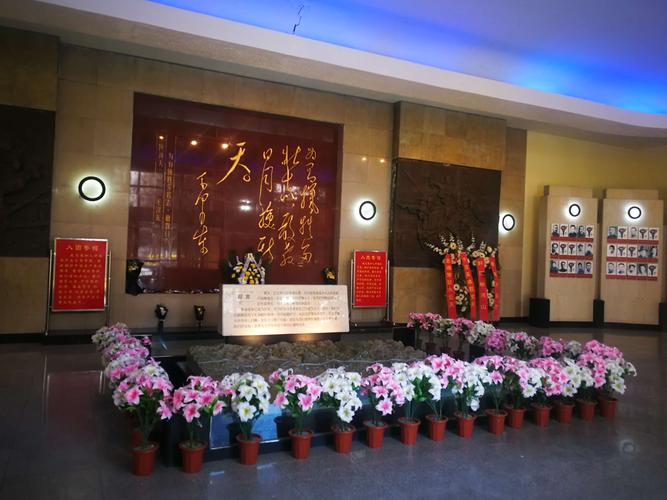 清明节前参观冀东烈士陵园