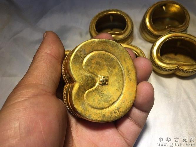 出土马蹄金六只