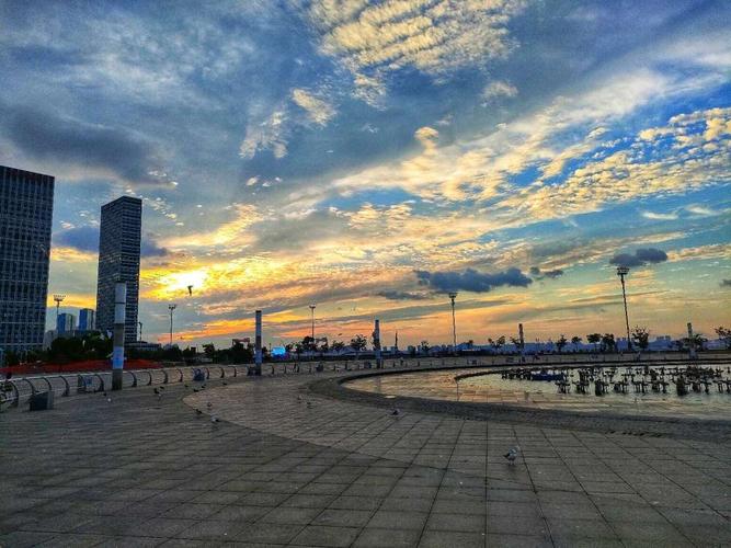 大连东港音乐喷泉广场看晚霞