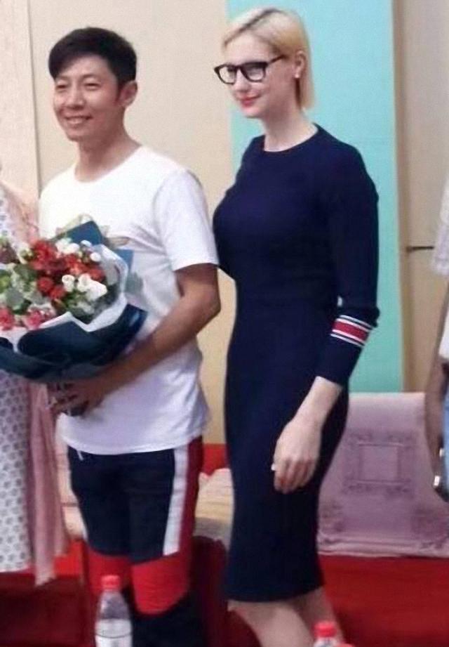 撒贝宁终于生了双胞胎哦不对全是老婆李白lisa的功劳