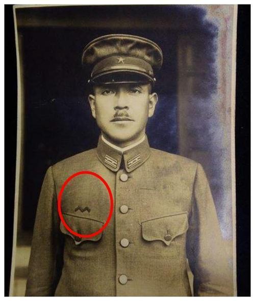 二战日本军服胸前的红色m代表什么又为何取消原因难以启齿