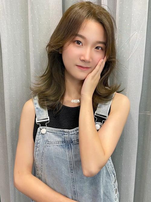 冷茶棕_发型_冷茶棕_锁骨发_染发_接头发_发色_摩卡咖啡_时尚_发型