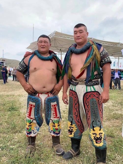 8块腹肌男却输给了大胖子?网友:剪卡倒粉不练了!