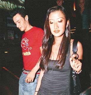 谢霆锋一生中有很多女人,今日我们不谈妻子和在职,这一女生被谢霆锋疼