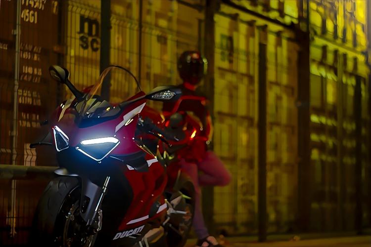 夜景杜卡迪机车美图 mika