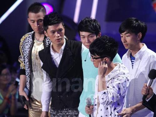 快乐男声贾盛强白举纲pk赛终极分析 话题选手左立或步