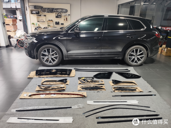 进口大众新途锐全车黑化改装呈现质感美学