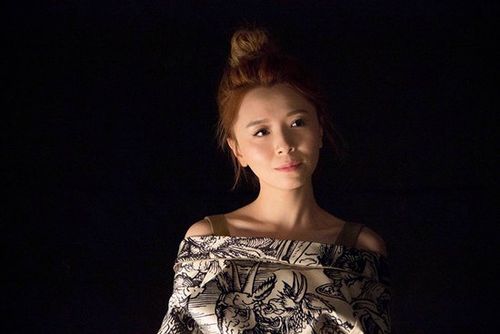 黄雅莉《小星星》mv超吸睛 画面震撼引热议