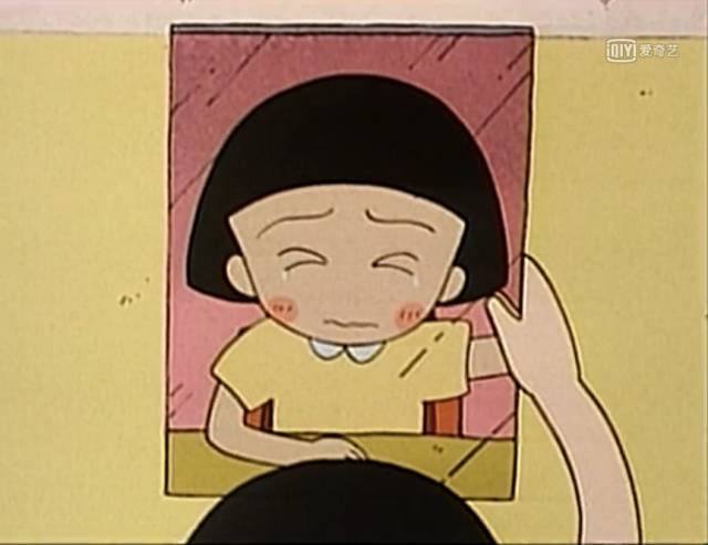 一个人对着镜子默默流泪(小孩也是有自尊心的,每个人都是)