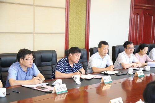 杨乃时代表阳煤集团感谢中北大学领导和山西工程技术学院领导到阳煤