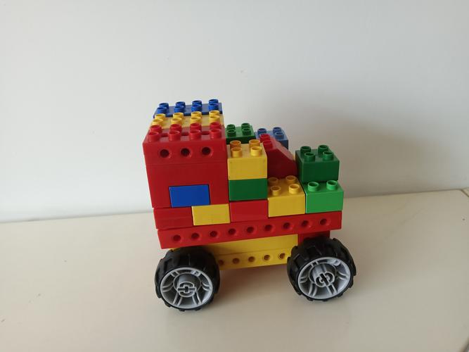 泰师教育刘家疃幼儿园中一班—— 乐高小汽车>