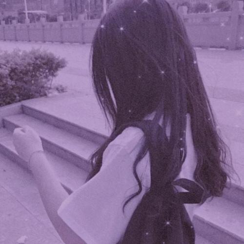 治愈系紫色滤镜女生背影头像