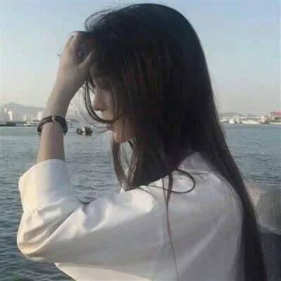 扣扣霸气头像女生抽烟