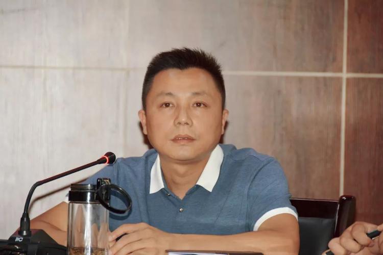 副院长王永杰主持会议.