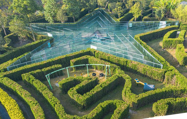 国家4a级旅游景区梦幻迷宫位于盐城市大丰区,其树篱迷宫为世界上最大