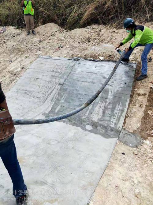 湖南郴州水泥毯效果怎么样护坡水泥毯洒水速干施工便捷