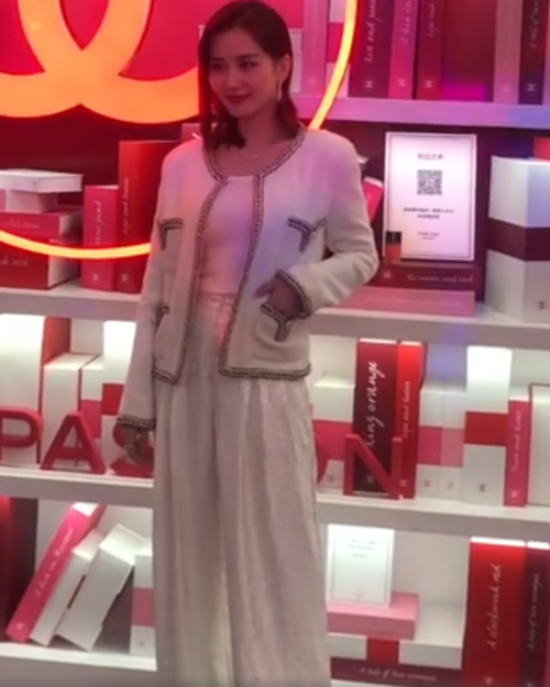 刘诗诗产后有多美?出席活动被原相机拍,这恢复能力我慕了