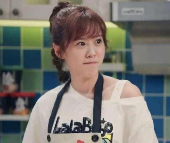 《爱情公寓》李金铭饰演的陈美嘉,开车的表情太萌了吧