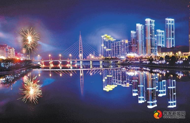 2月14日,石城县城兴隆大桥附近夜色美如画.