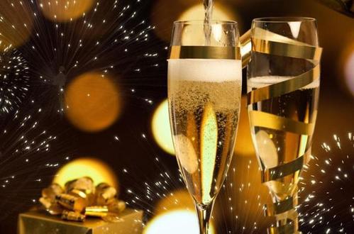 吃烛光晚餐时,老婆问你:香槟酒是啥酒?要怎么回答?