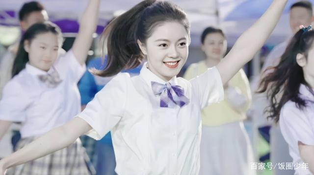 大学生赵今麦穿新睡衣自拍,帽子搭配有"心机",显得脸蛋超小!
