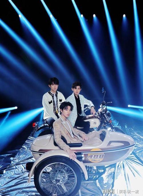 tf家族三代合照来了网友李飞又要来抢钱了