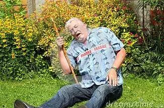 突出,声音变粗,甚至长胡须,变成"假小子" 有些药物会使你的步态不雅