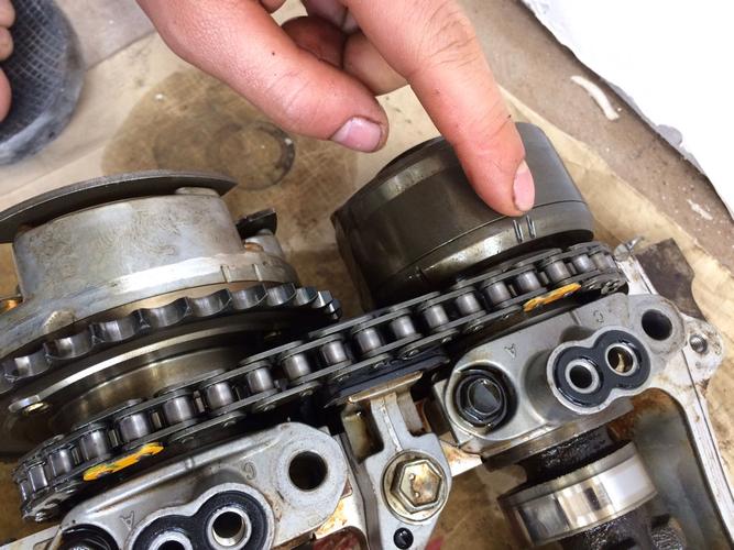 老款皇冠3,0排气凸轮轴vvt正时齿怎样对记号