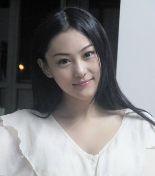 张馨予出名前旧照,李小璐出名前旧照,谁是真正的自然美一目了然