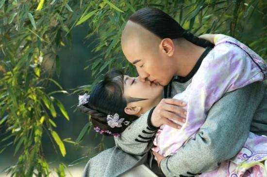 娱乐频道 娱乐推荐新闻  当红花旦赵丽颖,很多人都以为她的荧屏初吻在