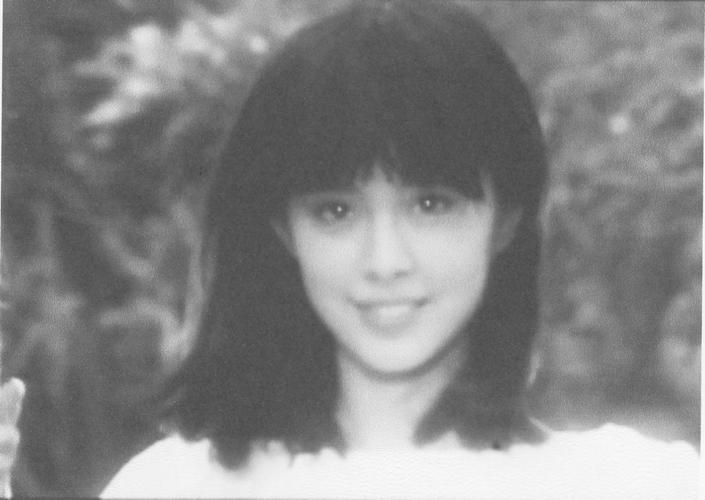 想找王祖贤这张照片的清晰版,谢谢!