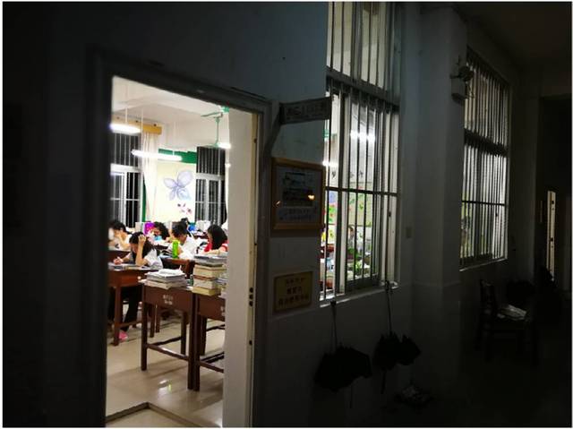 夜色苍茫中的南宁三中校园