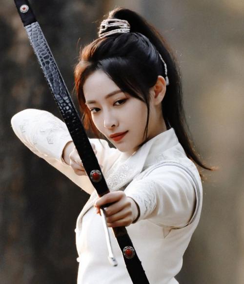 《清风朗月》刚杀青,许佳琪就迎来新剧,看清搭档男主