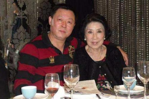 张灵甫后人的现状儿子成大老板孙子称爷爷是顶天立地的男子汉