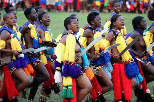 三 餐:酒店早餐 当地午餐 当地晚餐 住 宿:斯威士兰 早餐后,前往参加
