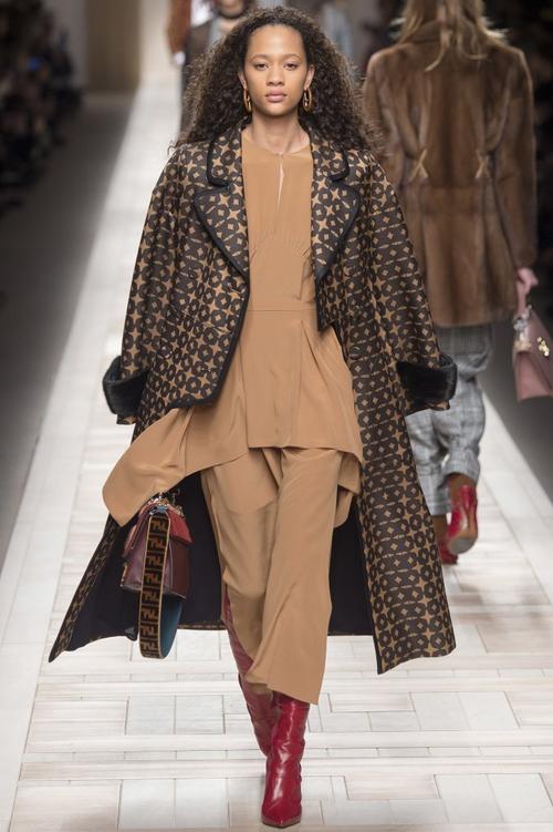 芬迪fendi 2017/18秋冬高级成衣发布秀 - milan fall