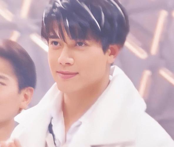 原创 有种"反差"叫郭富城,年轻时是亚洲舞王,老了带小