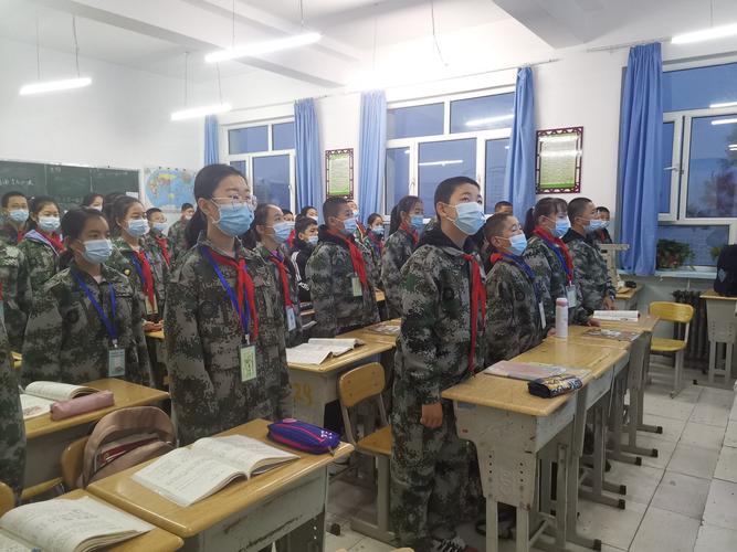 塔城市第一中学七年级升旗仪式 《让安全与我们同行》