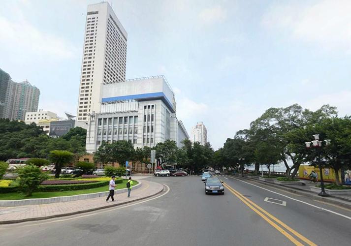 href="/item/广州/72101" data-lemmaid="72101">广州 /a>沿江路位于 